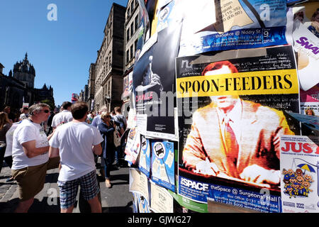 Edinburgh, Scotland, UK. 17th August, 2016.   Edinburgh International Fringe Street entertainment in the High Street Edinburgh    Credit:  Rob Gray/Alamy Live News Stock Photo