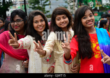 Dhaka, Bangladesh. 18th August, 2016. Students of the Rajuk Uttara Model College in Dhaka flash victory signs after getting GPA-5 in the HSC exams on August 18, 2016 in Dhaka, Bangladesh. The results of this year’s Higher Secondary School Certificate (HSC) and equivalent examinations have been published with a success rate of 74.70 percent in Bangladesh. Credit:  Mamunur Rashid/Alamy Live News Stock Photo