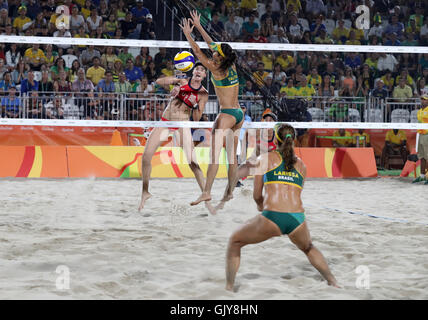 USA's Kerri Walsh Jennings (left) competes at the net against Brazil's Talita Rocha during the Women's Bronze Medal Match at the Beach Volleyball Arena on the twelfth day of the Rio Olympic Games, Brazil. Stock Photo