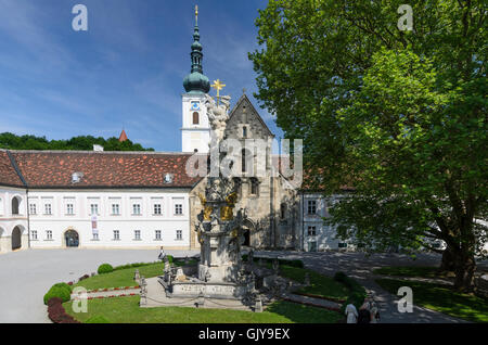 Heiligenkreuz: Heiligenkreuz Monastery: Collegiate Church and Holy Trinity Column, Austria, Niederösterreich, Lower Austria, Wie Stock Photo