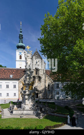 Heiligenkreuz: Heiligenkreuz Monastery: Collegiate Church and Holy Trinity Column, Austria, Niederösterreich, Lower Austria, Wie Stock Photo