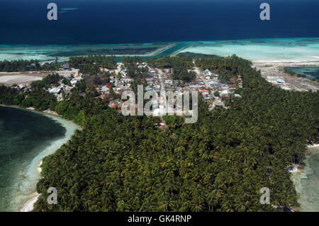 2004 Tsunami damage to Khollofushi Island, Maldives. Stock Photo