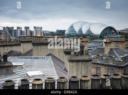 Newcastle upon Tyne, England, UK. 19th Aug, 2016. Weather: View over Newcastle Quayside buildings rooftops from the Tyne bridge towards `The Sage Gateshead` concert hall blending into a slate grey early morning sky ahead of a band of rain sweeping across the UK on Friday. Credit:  Alan Dawson News/Alamy Live News Stock Photo