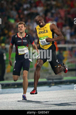 Rio De Janeiro, RJ, Brazil. 18th Aug, 2016. Men's 200 meter final. France's Christophe Lemaitre, Jamaica's Usain Bolt, Bolt wins gold. ] 2016 Summer Olympic Games - Rio Brazil.brian.peterson@startribune.com.Rio de Janeiro, Brazil - 08/18/2016. © Brian Peterson/Star Tribune/ZUMA Wire/Alamy Live News Stock Photo