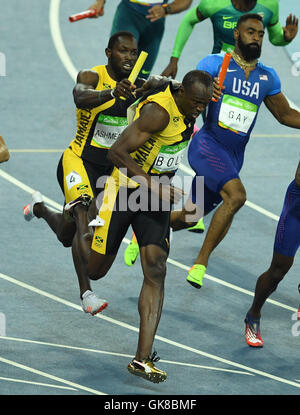 Rio De Janeiro, Brazil. 19th Aug, 2016. Jamaica's Usain Bolt (front) gets the baton from Nickel Ashmeade during the men's 4x100m relay final of Athletics at the 2016 Rio Olympic Games in Rio de Janeiro, Brazil, on Aug. 19, 2016. Jamaica won the gold medal. Credit:  Yin Bogu/Xinhua/Alamy Live News Stock Photo