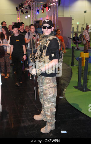 Cologne, Germany. 18th Aug, 2016. A Walking Act Costumed as Soldier on the Gamescom. Gamescom the Worlds largest Gaming Fair. Gamescom is a trade fair for video games held annually at the Koelnmesse in Cologne. It is organised by the BIU. Credit:  Maik Boenisch/Pacific Press/Alamy Live News Stock Photo