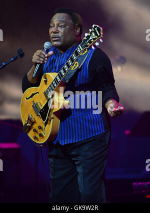 Performances at Hard Rock Live at Seminole Hard Rock Hotel & Casino  Featuring: George Benson Where: Hollywood, Florida, United States When: 10 May 2016 Stock Photo