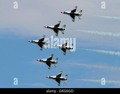 Chicago, USA. 19th Aug, 2016. Aerobatics planes practice for the 58th Annual Chicago Air and Water Show alongside North Avenue Beach, Chicago, the United States, Aug. 19, 2016. Credit:  Wang Ping/Xinhua/Alamy Live News Stock Photo