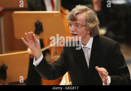 Leipzig, Germany. 20th Aug, 2016. New Thomas cantor Gotthold Schwarz conducting the Thomaner choir at the Thomas church in Leipzig, Germany, 20 August 2016. Gotthold Schwarz was officially installed during a ceremonial act at the city hall. PHOTO: SEBASTIAN WILLNOW/dpa/Alamy Live News Stock Photo