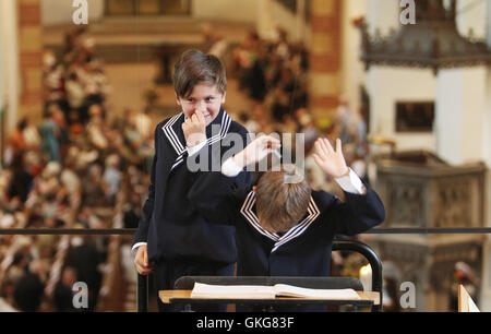 Leipzig, Germany. 20th Aug, 2016. Singers of the Thomaner choir at the Thomas church in Leipzig, Germany, 20 August 2016. Gotthold Schwarz was officially installed during a ceremonial act at the city hall. PHOTO: SEBASTIAN WILLNOW/dpa/Alamy Live News Stock Photo