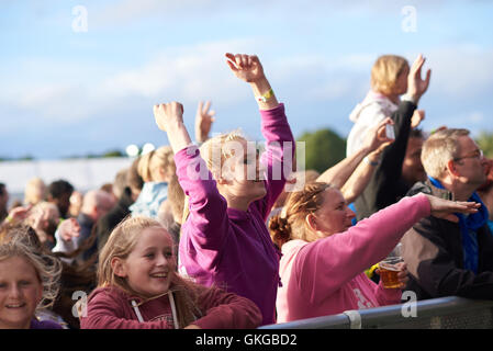 Sport Beat Festival, Gloucester, Gloucestershire, 20th August 2016. Crowd enjoyng Band EMF. Credit:  Daniel Fisher/Alamy Live News Stock Photo