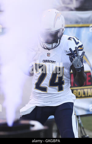 San Diego, CA, USA. 19th Aug, 2016. August 9, 2016: San Diego Chargers cornerback Brandon Flowers (24) gives his salute as he enters the field in the pregame introduction in the game between the Arizona Cardinals and San Diego Chargers, Qualcomm Stadium, San Diego, CA. Photographer: Peter Joneleit/ ZUMA Wire Service Credit:  Peter Joneleit/ZUMA Wire/Alamy Live News Stock Photo