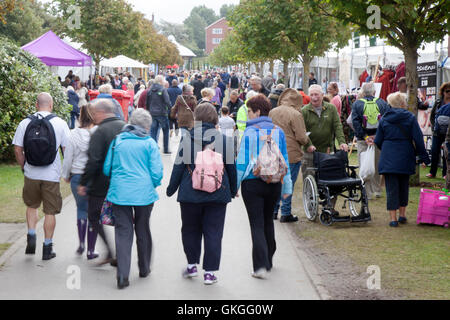 Southport Flower Show, Merseyside, UK. 21st Aug 2016:  As the good weather returns over the The Southport Flower Show, the crowds flock in for today's big sell off.  The fabulous four day horticultural event comes to a close late this afternoon with bargains galore up for grabs.  From craft goods and clothing to the most exotic plants, there really is something for everyone.  Children are entertained by 'Sonny & Rainbow' as parents can sip prosecco in the sunshine.  Credit:  MediaWorld Images/Alamy Live News Stock Photo
