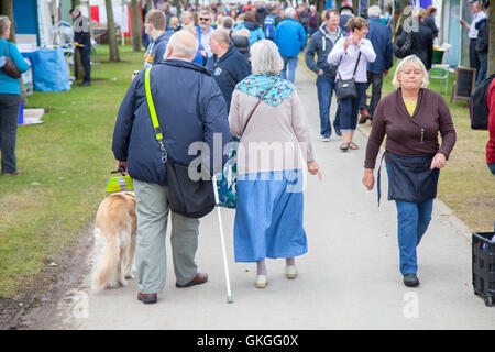Southport Flower Show, Merseyside, UK. 21st Aug 2016:  As the good weather returns over the The Southport Flower Show, the crowds flock in for today's big sell off.  The fabulous four day horticultural event comes to a close late this afternoon with bargains galore up for grabs.  From craft goods and clothing to the most exotic plants, there really is something for everyone.  Children are entertained by 'Sonny & Rainbow' as parents can sip prosecco in the sunshine.  Credit:  MediaWorld Images/Alamy Live News Stock Photo