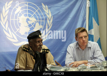 Prison Commissioner Gen. Hussein Hassan Osman talks to regional coordinator of UNODC Alan Cole during a handover of Uniforms to Somali Custodial Corps on 19th February 2014. Stock Photo