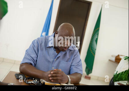 Raisedon Zenenga, the Deputy Special Representative of the UN Secretary-General for Somalia (DSRSG), conveys condolences during a meeting with AMISOM officials and the Burundian Contingent Commander in Somalia on 28 June, 2015. AMISOM Photo/Omar Abdialan Stock Photo
