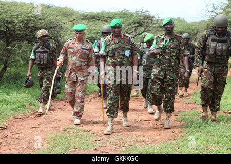 AMISOM Force Commander Lt. Gen. Jonathan Rono walking on the Island with KDF troops on July 6,2015. AMISOM/PHOTOS  Barut Mohamed Stock Photo