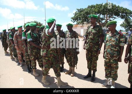 AMISOM Force Commander Lt. Gen. Jonathan Rono salutes AMISOM KDF officers at Kismayu Airport, on July 6,2015. AMISOM/PHOTOS  Barut Mohamed Stock Photo