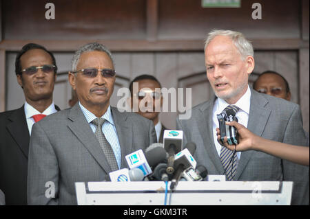 Special Representative of the United Nations Secretary-General, Nicholas Kay, speaks to the media after a meeting with President Abdirahman Farole of Puntland on July 13, during his first trip to the region since taking office. AU UN IST PHOTO / TOBIN JONES. Stock Photo