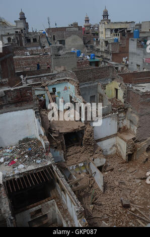 Lahore, Pakistan. 21st Aug, 2016. A view of the old building collapsed near historical Wazir Khan Mosque Dehli gate in Lahore. Five people were killed and eight others injured when the roof of a house caved in during a wedding ceremony in Lahore on Sunday, local media reported. Credit:  Rana Sajid Hussain/Pacific Press/Alamy Live News Stock Photo