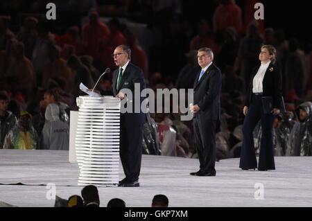 Rio De Janeiro, Brazil. 21st Aug, 2016. The president of the Rio 2016 Organising Committee of the Olympic Games Carlos Arthur Nuzman (L) gives a speech at the Closing Ceremony of the 2016 Rio Olympic Games at Maracana Stadium in Rio de Janeiro, Brazil, on Aug. 21, 2016. Credit:  Zheng Huansong/Xinhua/Alamy Live News
