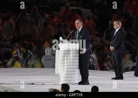 Rio De Janeiro, Brazil. 21st Aug, 2016. The president of the Rio 2016 Organising Committee of the Olympic Games Carlos Arthur Nuzman (L) gives a speech at the Closing Ceremony of the 2016 Rio Olympic Games at Maracana Stadium in Rio de Janeiro, Brazil, on Aug. 21, 2016. Credit:  Zheng Huansong/Xinhua/Alamy Live News