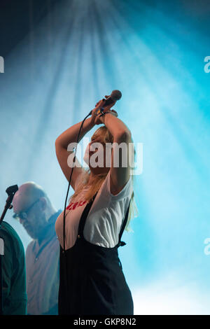 Rebecca Lucy Taylor from Slow Club makes a guest appearance with The Moonlandingz (a supergroup containing members of Fat White Family,   Eccentronic Research Council and Sean Lennon) at the Far Out Tent on the final day of the Green Man Festival 2016 at the Glanusk Estate in Brecon, Wales, UK on August 21 2016. Picture: Rob Watkins/Alamy Live News Stock Photo