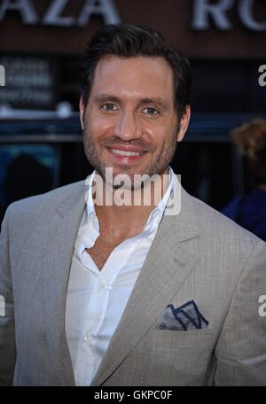 New York, NY, USA. 22nd Aug, 2016. Edgar Ramirez out and about for Celebrity Candids - MON, New York, NY August 22, 2016. Credit:  Derek Storm/Everett Collection/Alamy Live News