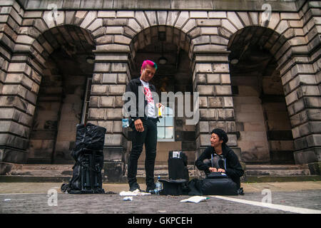 Edinburgh, Scotland. 22nd August, 2016. Two performers arranges their tools of their shows after the day on the Royal Mile. The Edinburgh Festival Fringe is the largest performing arts festival in the world, this year's festival hosts more than 3000 shows in nearly 300 venues across the city. Credit:  Simone Padovani / Awakening / Alamy Live News Stock Photo