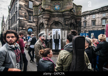 Edinburgh, Scotland. 22nd August, 2016. Performers wait the assignment of the areas for performing on the Royal Mile. The Edinburgh Festival Fringe is the largest performing arts festival in the world, this year's festival hosts more than 3000 shows in nearly 300 venues across the city. Credit:  Simone Padovani / Awakening / Alamy Live News Stock Photo