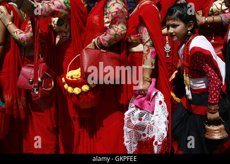 Lalitpur, Nepal. 23rd Aug, 2016. Nepalese devotees dressed in traditional Newari costume take part in a procession to worship Deity Ganesh to receive blessings and wellbeing of ones family in Patan, Lalitpur, Nepal on Tuesday, August 23, 2016. © Skanda Gautam/ZUMA Wire/Alamy Live News Stock Photo