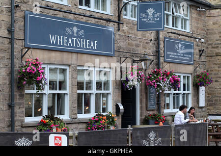 Wheatsheaf Pub and Pantry at Bakewell in the Peak District National Park Stock Photo