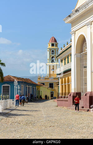 Street scene with traditional painted buildings in Trinidad, Sancti Spiritus province, Cuba Stock Photo