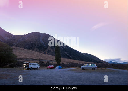 Campers at Lake Pearson / Moana Rua Wildlife Refuge located in Craigieburn Forest Park in Canterbury region, South Island of New Stock Photo
