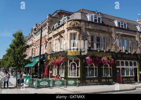The London Hotel pub at the corner of Oxford Street, Southampton, Hampshire, England, UK Stock Photo
