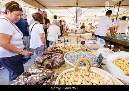 Market Day in Alcudia Old Town, Mallorca Majorca Balearic Islands Stock Photo