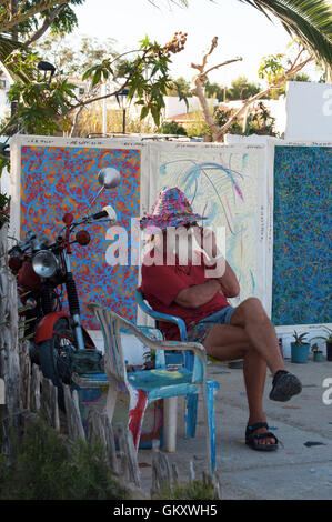 Formentera, Balearic Islands, Spain: hippy craftsman at the Fair of La Mola, the most famous arts and craft market of the island from June to October Stock Photo