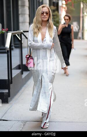 New York, NY, USA. 24th Aug, 2016. Rita Ora out and about for Celebrity Candids - WED, New York, NY August 24, 2016. Credit:  Kristin Callahan/Everett Collection/Alamy Live News