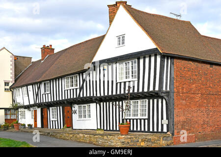 Black and White timber framed Guy Fawkes house was the Old Lion Inn in the village of Dunchurch near Rugby UK where Gunpowder plotters met in 1605 Stock Photo