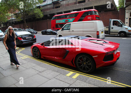 Knightsbridge, London, UK, 25 Aug 2016 - Lamborghini with UAEAD licence plate parked on double yellow lines in Knightsbridge Credit:  Dinendra Haria/Alamy Live News Stock Photo