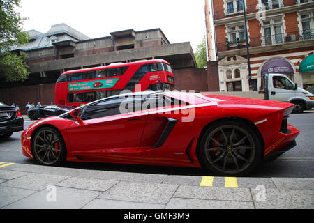 Knightsbridge, London, UK, 25 Aug 2016 - Lamborghini with UAEAD licence plate parked on double yellow lines in Knightsbridge Credit:  Dinendra Haria/Alamy Live News Stock Photo