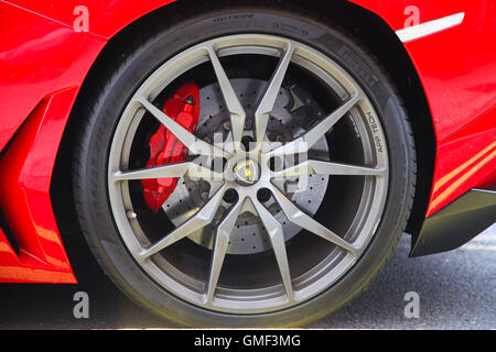 Knightsbridge, London, UK, 25 Aug 2016 - Lamborghini with UAEAD licence plate parked on double yellow lines in Knightsbridge Credit:  Dinendra Haria/Alamy Live News Stock Photo