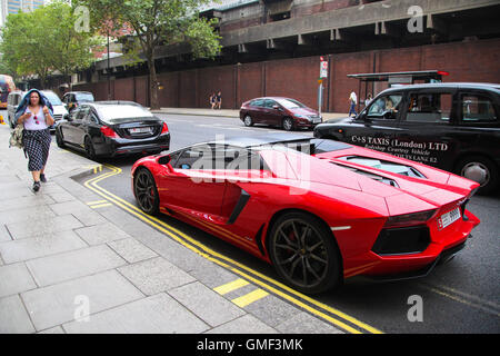 Knightsbridge, London, UK, 25 Aug 2016 - Lamborghini with UAEAD licence plate parked on double yellow lines in Knightsbridge Credit:  Dinendra Haria/Alamy Live News Stock Photo