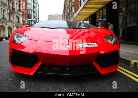 Knightsbridge, London, UK, 25 Aug 2016 - Lamborghini with UAEAD licence plate parked on double yellow lines in Knightsbridge Credit:  Dinendra Haria/Alamy Live News Stock Photo