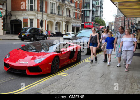 Knightsbridge, London, UK, 25 Aug 2016 - Lamborghini with UAEAD licence plate parked on double yellow lines in Knightsbridge Credit:  Dinendra Haria/Alamy Live News Stock Photo