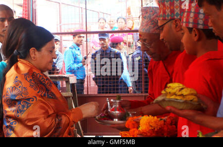 Lalitpur, Nepal. 25th Aug, 2016. Nepalese President Bidya Devi Bhandari (L) receives blessings from priests during the Krishna Janmasthami Festival, which marks the birthday of Hindu Lord Krishna, at the Krishna Mandir Temple in Lalitpur, Nepal, Aug. 25, 2016. © Sunil Sharma/Xinhua/Alamy Live News Stock Photo