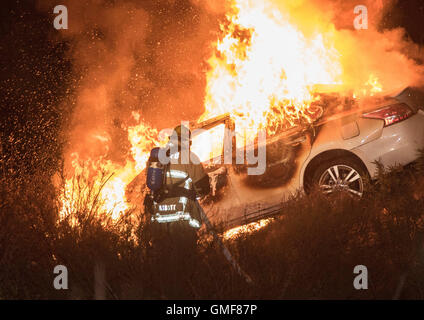 Huntington Beach, California, USA. 26th Aug, 2016. A suspect who shot a Huntington Beach Police officer during a pursuit dead after losing control of his vehicle on the Northbound 15 Freeway at Cleghorn Road around 1:30 a.m. Friday morning August 26, 2016 in San Bernardino County. Credit:  Kevin Warn/ZUMA Wire/Alamy Live News Stock Photo