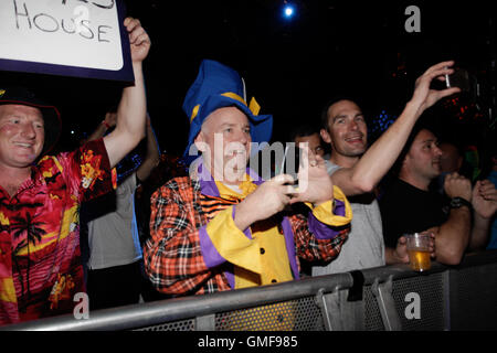 Perth, Australia. 26th August, 2016. Perth Convention and Exhibition Centre, Perth, Australia. TABtouch Perth Darts Masters. Supporters cheer for Gary Anderson (SCO). Credit:  Action Plus Sports Images/Alamy Live News Stock Photo