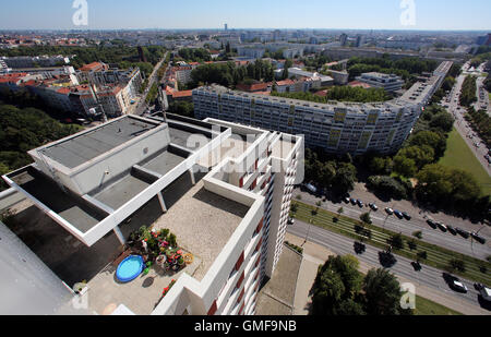 Berlin, Germany. 25th Aug, 2016. View from a skycraper at Platz der Vereinten Nationen across the rooftops of Berlin, Germany, 25 August 2016. Photo: Wolfgang Kumm/dpa/Alamy Live News Stock Photo