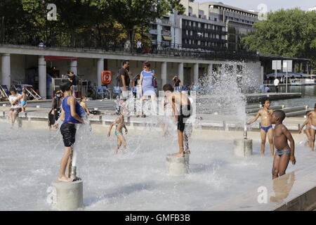 Paris, France. 26th August 2016. French children play in the fountain near the Bassin de la Villette, to cool down during the heat wave. Paris saw a heat wave wit the temperatures rising to over 35 degree Celsius. Credit:  Michael Debets/Alamy Live News Stock Photo